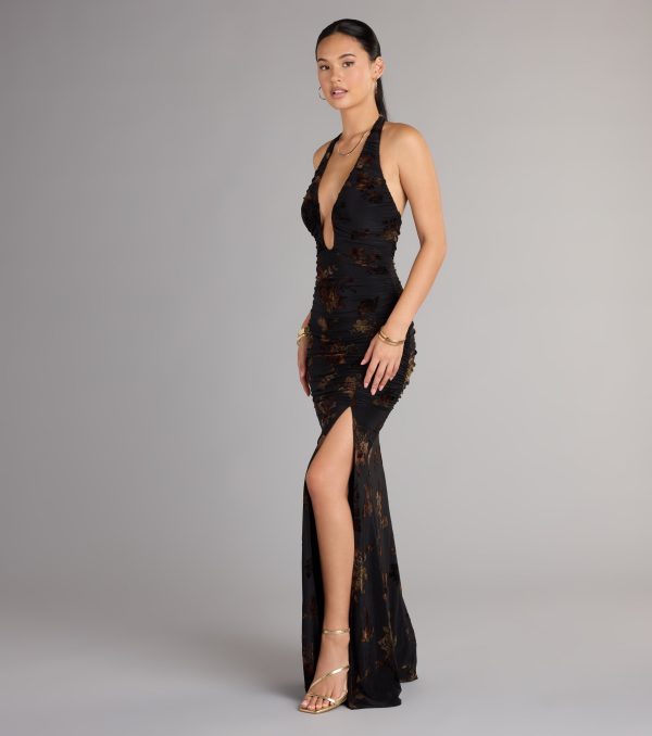 The Martha Flocked Floral Velvet Mermaid Formal Dress is your new go-to Windsor dress—effortless, versatile, and made to update your fall style in seconds.