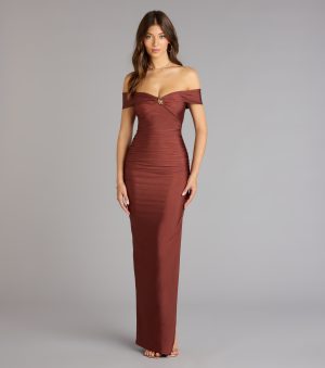 The Silvia Off-The-Shoulder Formal Dress is your new go-to Windsor dress—effortless, versatile, and made to update your fall style in seconds.