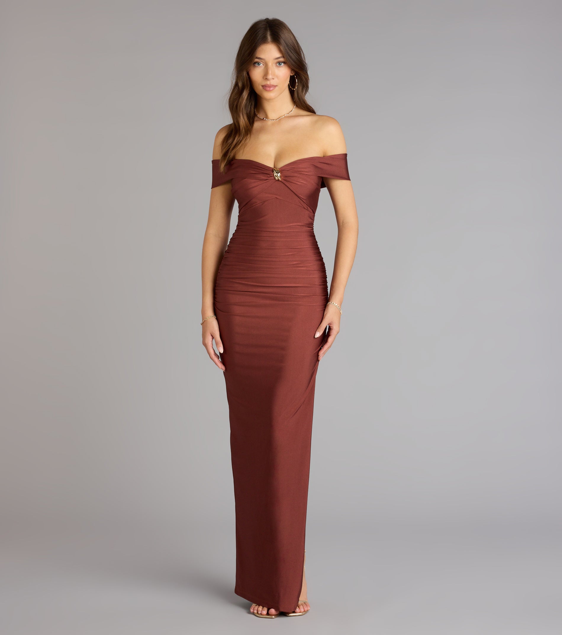 The Silvia Off-The-Shoulder Formal Dress is your new go-to Windsor dress—effortless, versatile, and made to update your fall style in seconds.