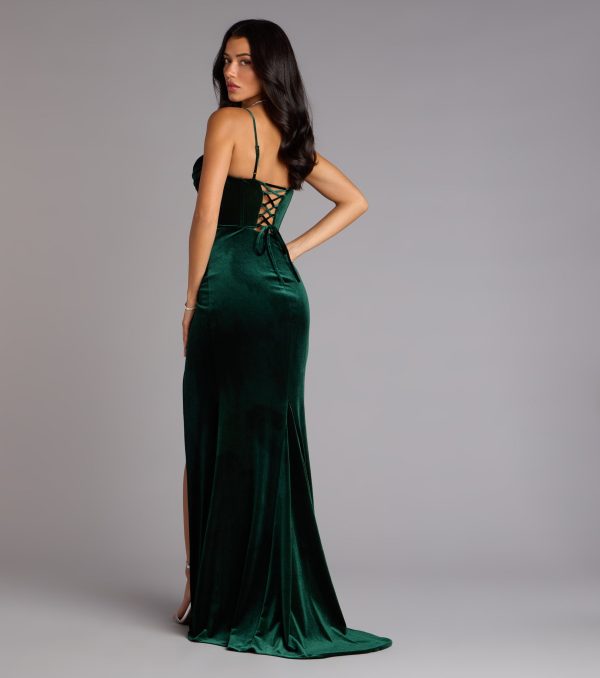 The Helga Velvet Lace-Up Slit Mermaid Dress is your new go-to Windsor dress—effortless, versatile, and made to update your fall style in seconds.