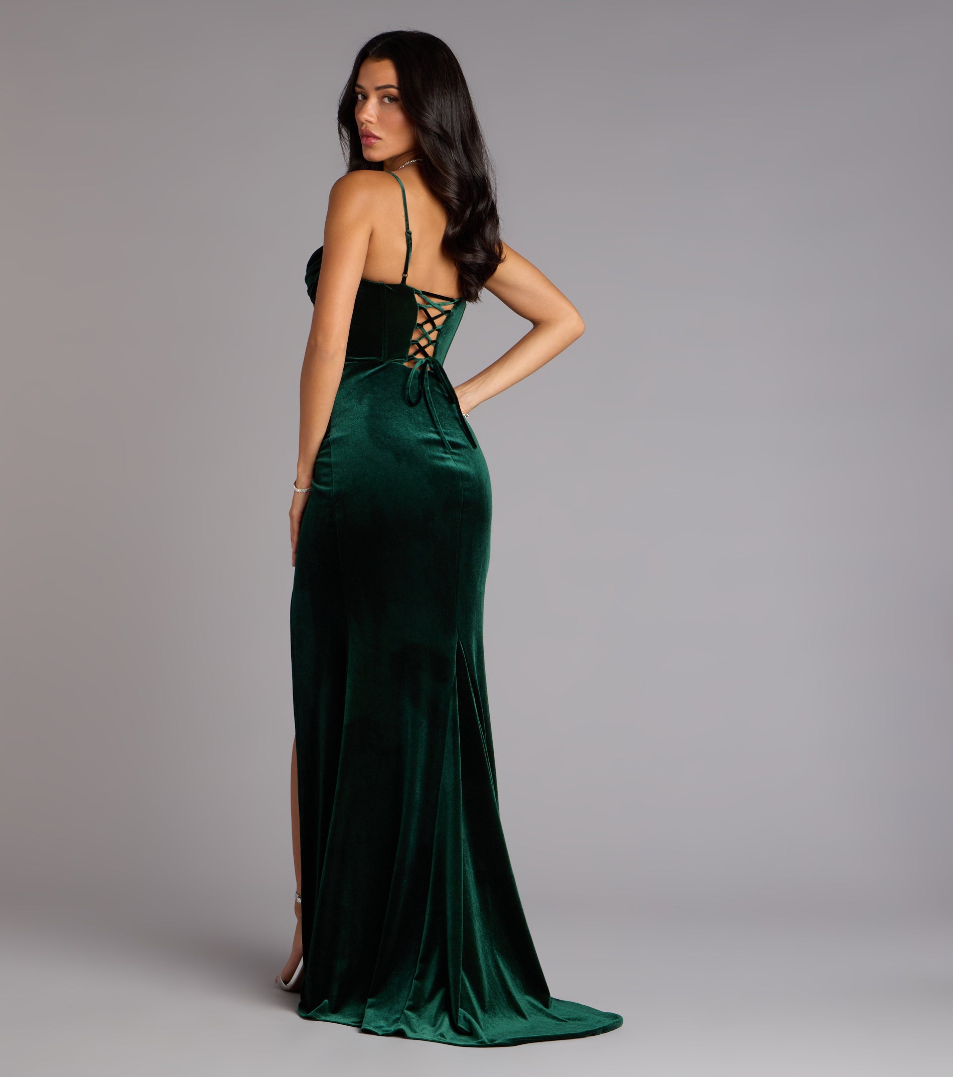 The Helga Velvet Lace-Up Slit Mermaid Dress is your new go-to Windsor dress—effortless, versatile, and made to update your fall style in seconds.