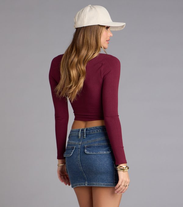 This piece brings trend-right energy to the Everyday Long Sleeve Zip-Up Crop Top, perfect for fall outfits that stand out.