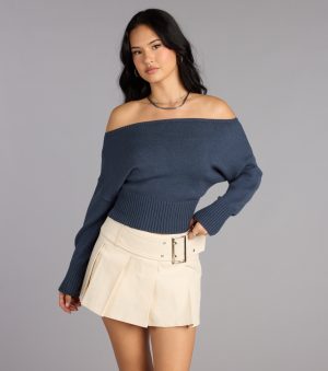 Trendy women’s tops in 0, like the Sunday Edit Off-The-Shoulder Sweater, bring effortless style for fall layering, lounging, or going out.