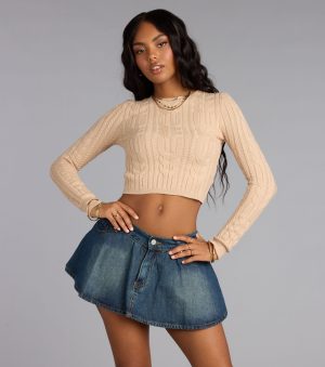 This piece brings trend-right energy to the Cozy Twist Cable Knit Tie Back Sweater, perfect for fall outfits that stand out.