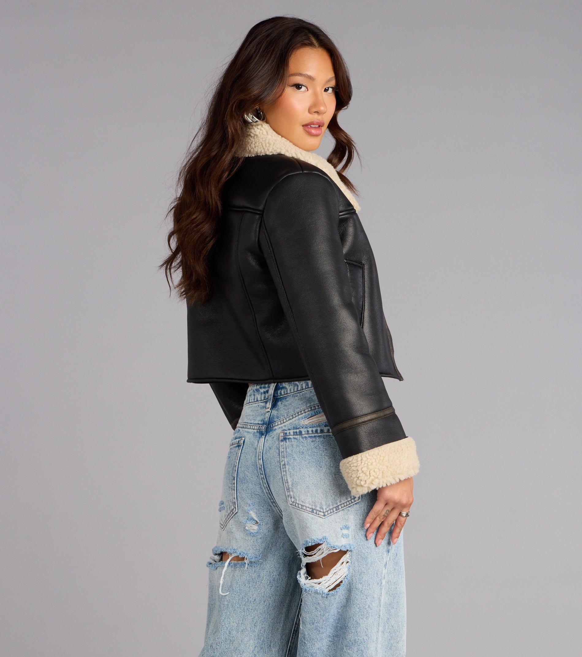 This black piece brings trend-right energy to the Downtown Girl Faux Leather Sherpa Crop Jacket, perfect for fall outfits that stand out.