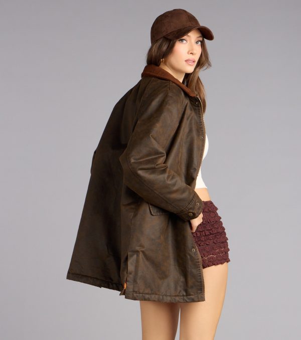 This brown piece brings trend-right energy to the City Drift Oversized Jacket, perfect for fall outfits that stand out.