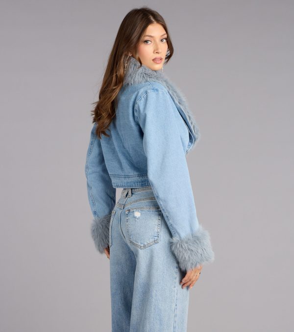 This light blue piece brings trend-right energy to the Ice Queen Removable Faux Fur Denim Jacket, perfect for fall outfits that stand out.