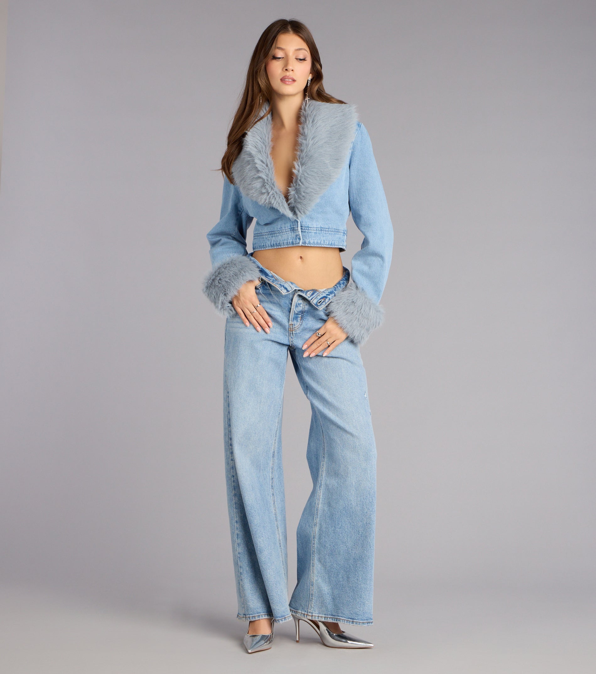 This light blue piece brings trend-right energy to the Ice Queen Removable Faux Fur Denim Jacket, perfect for fall outfits that stand out.