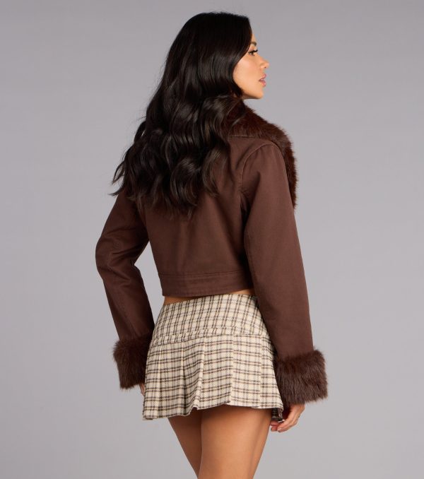 This brown piece brings trend-right energy to the Ice Queen Removable Faux Fur Denim Jacket, perfect for fall outfits that stand out.