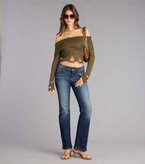 This dark denim wash piece brings trend-right energy to the Effortlessly Cool Mid-Rise Flare Jeans, perfect for fall outfits that stand out.