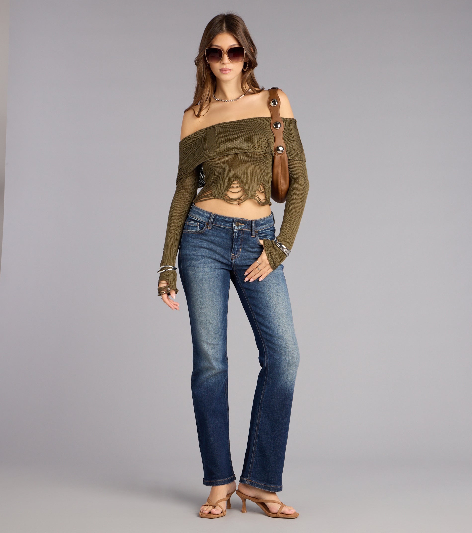 This dark denim wash piece brings trend-right energy to the Effortlessly Cool Mid-Rise Flare Jeans, perfect for fall outfits that stand out.