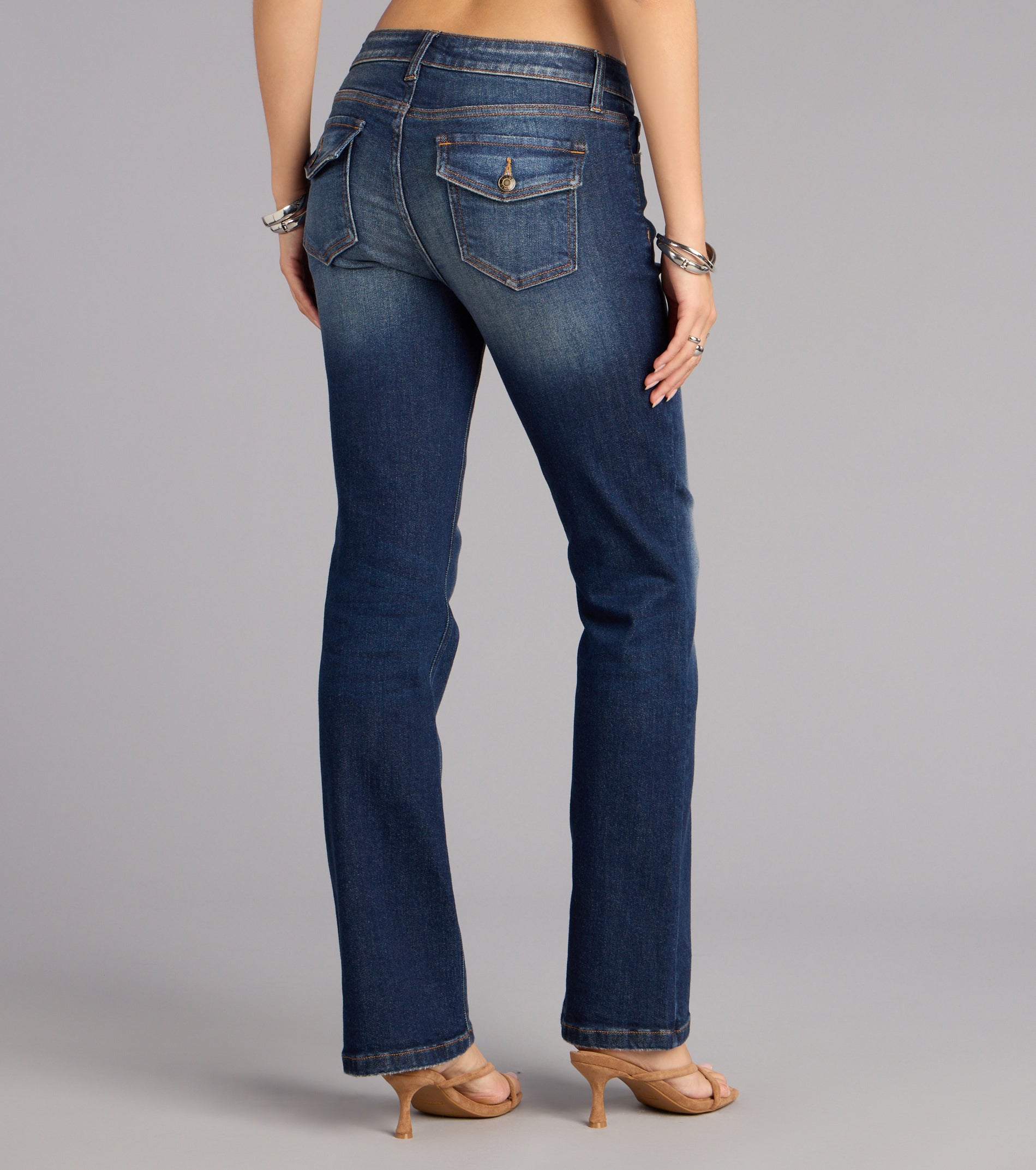 This dark denim wash piece brings trend-right energy to the Effortlessly Cool Mid-Rise Flare Jeans, perfect for fall outfits that stand out.