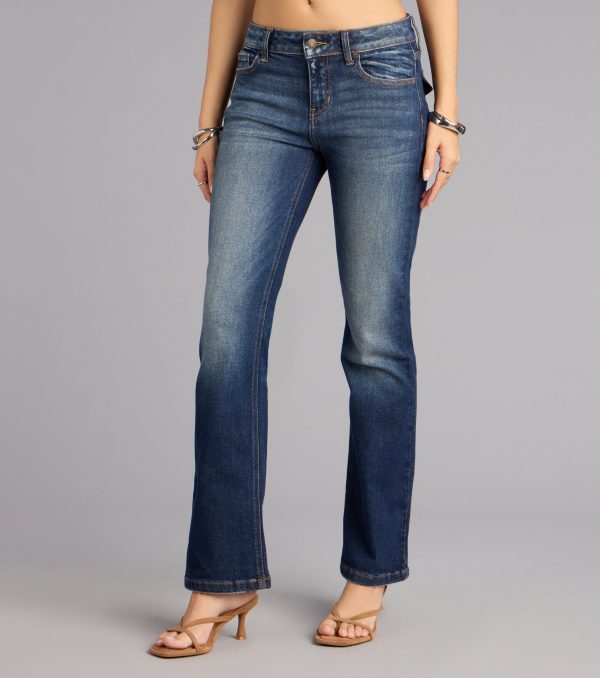 This dark denim wash piece brings trend-right energy to the Effortlessly Cool Mid-Rise Flare Jeans, perfect for fall outfits that stand out.